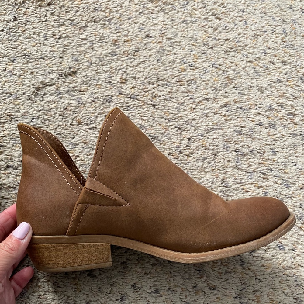 Women’s Tan Booties, Size 6